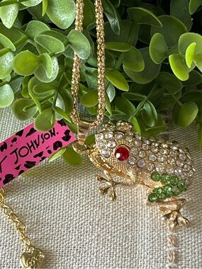 Betsey Johnson Gold Frog Crystal Necklace 🐸🆕🐸